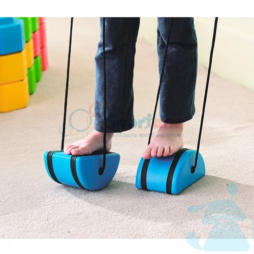 Шагающие деревянные балансиры на канатах Китята.